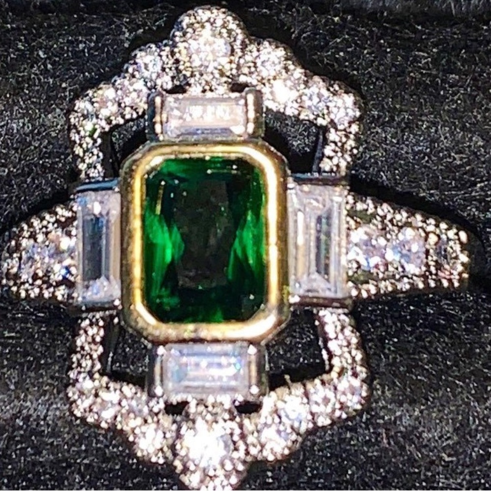 Elegant Green and 925 Silver Gemstone Ring size 9 Irish style